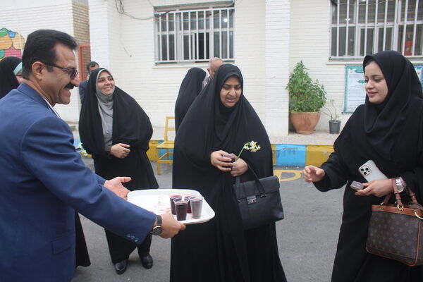 جشن گلریزان در دبستان شهدای بسیج بوشهر