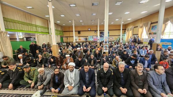  نماز عبادی، سیاسی جمعه با رنگ و بوی دهه فجر در فاروج