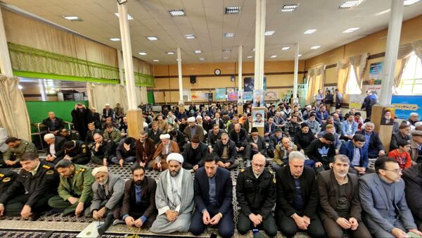  نماز عبادی، سیاسی جمعه با رنگ و بوی دهه فجر در فاروج