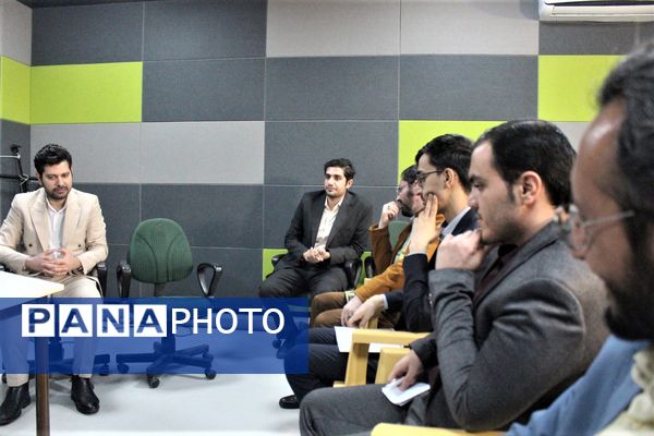 نشست صمیمی «محمد عکاف» با مدیران روابط عمومی نواحی آموزش و پرورش قم