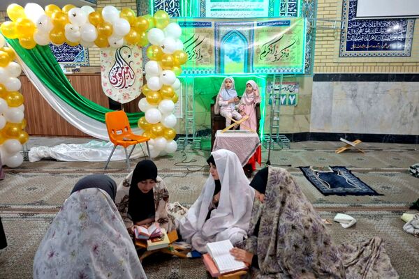 اعتکاف دانش‌آموزان در مسجد امام حسین رباط‌کریم