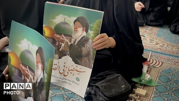 نماز جماعتی که در غم فراق پدر امت خوانده شد