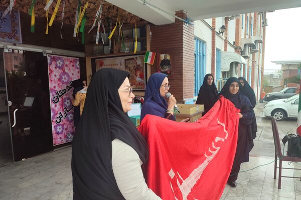گرامیداشت هفته دفاع مقدس و آغاز سال تحصیلی در دبیرستان فرزانگان قائمشهر
