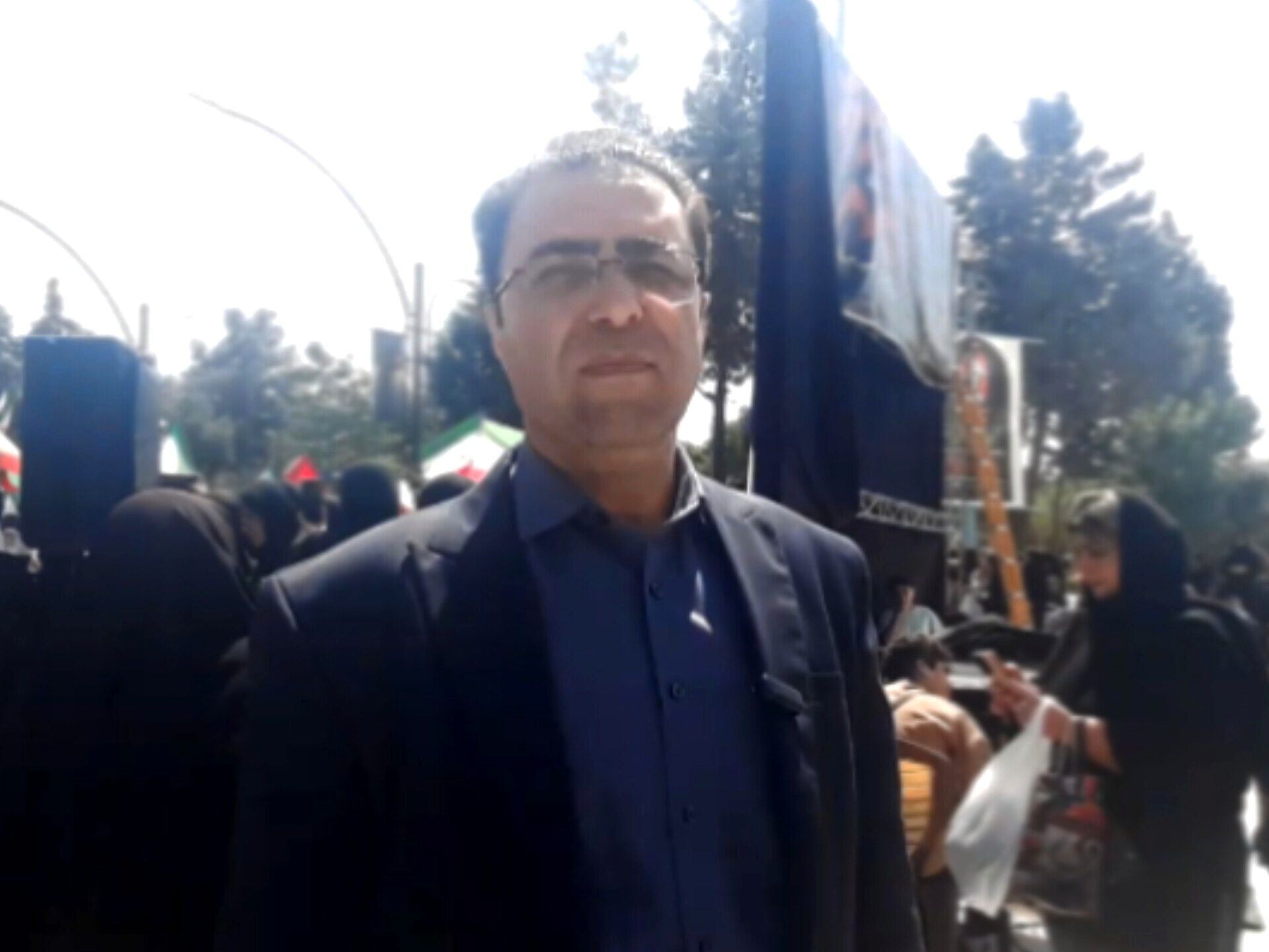  دانش‌آموزان با اجرای سرود «باید برخاست»، عهد خود را با شهدا تجدید کردند