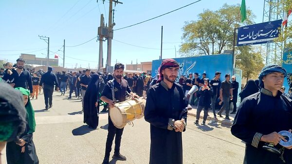 مراسم تعزیه‌خوانی و زنجیر زنی اربعین حسینی در روستای احمد‌آباد نیشابور 