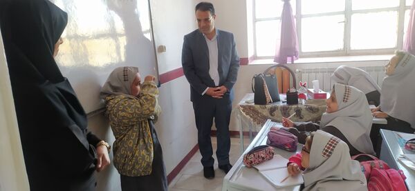 بازدید مسئولین آموزش و پرورش از دبستان دخترانه شهید نجفی فدافن