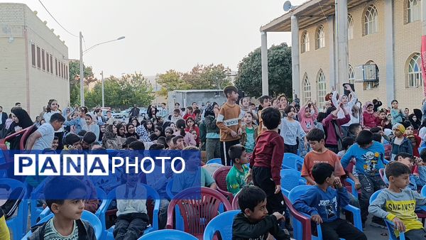 تماشاخانه سیار در شهر سفیددشت 