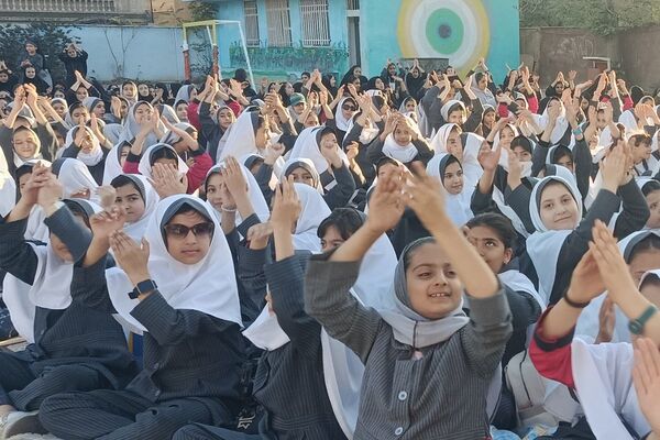 حضور پرشور دختران و پسران شهریار در روز استکبار ستیزی