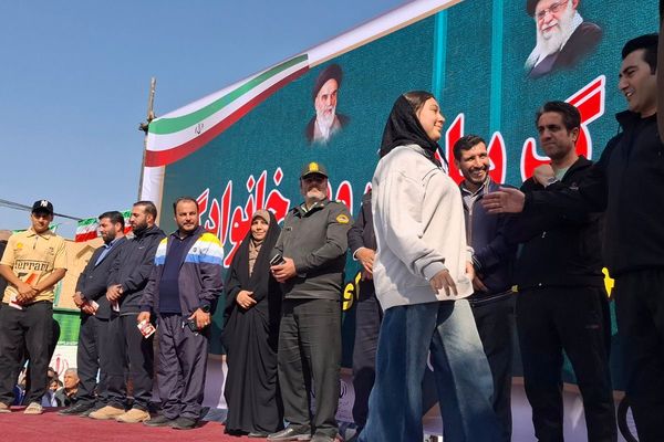  همایش بزرگ پیاده روی خانوادگی در نسیم‌شهر 
