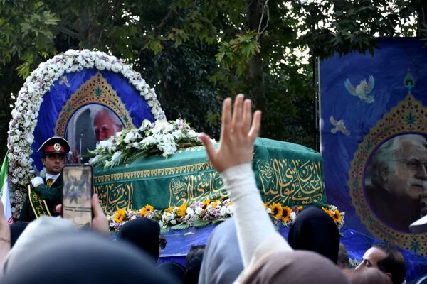 مراسم تشییع پیکر استاد فرشچیان