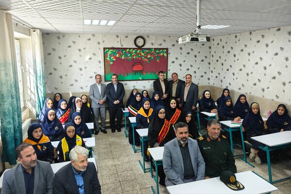 نواختن زنگ مهر و ایثار در دبیرستان عصمتیه کرمانشاه 