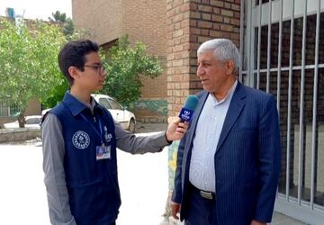 معلمان ارزشمندترین افراد جامعه و تسخیرکنندگان قلب‌ها هستند