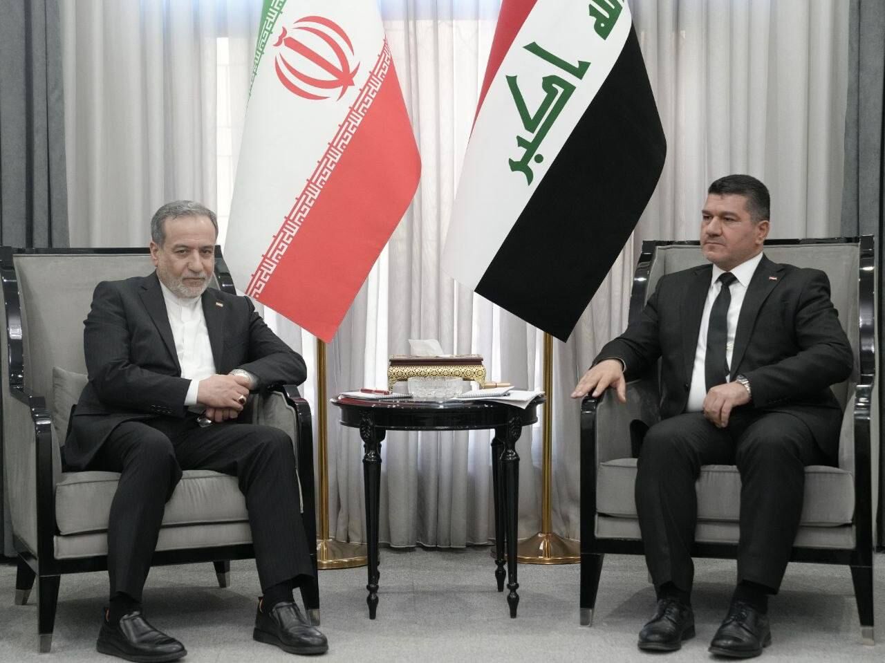 دیدار وزیر امور خارجه با رئیس کمیته عالی هماهنگی مراسم تشییع رهبر شهید انقلاب در عراق