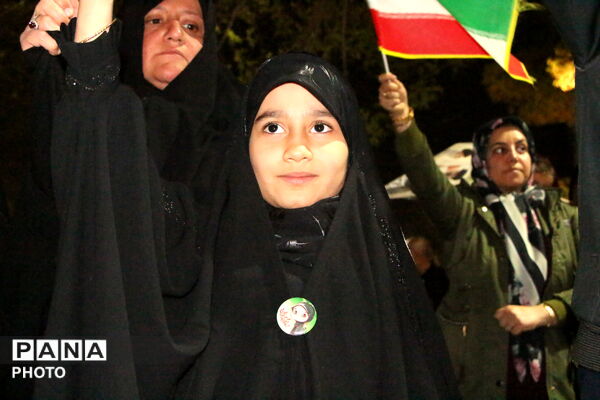 تجمع باشکوه دختران دانش‌آموز یزد