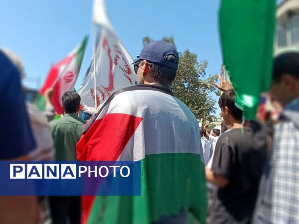 راهپیمایی جمعه خشم و نصر با حضور پرشور مشهد مقدس برگزار شد