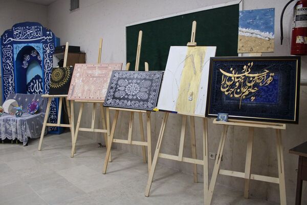 نمایشگاه آثار هنرجویان هنرستان فنی‌وحرفه‌ای دخترانه آفرینش پردیس