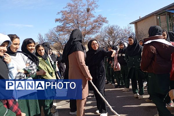 دهه فجر، جشن بصیرت و مقاومت؛ در دبیرستان حضرت معصومه (س) فیروزکوه