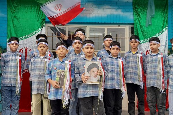 مدارس اسلامشهر یکصدا در جشن انقلاب 