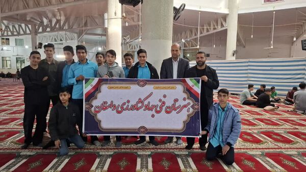 حلقه‌های میقات الصالحین باحضور دانش‌آموزان در مصلی شهرستان دامغان