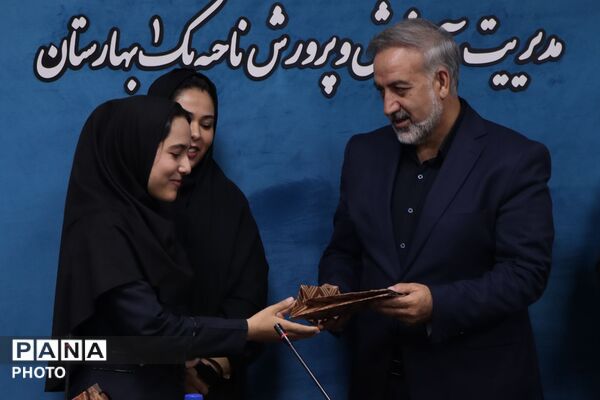 نشست هم‌اندیشی خبرنگاران پانا بهارستان؛ تجلیل از برترین‌ها و استقبال از اعضای جدید