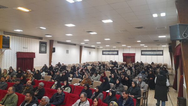 جلسه آموزش خانواده ویژه اولیا دانش‌آموزان دبیرستان کوثر فرهنگیان