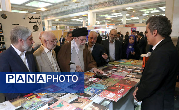 بازدید رهبر معظم انقلاب اسلامی از سی‌وپنجمین نمایشگاه کتاب تهران