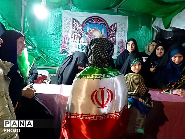 آیین معنوی و کودکانه در موکب نورانی امام رضا (ع) با نوای سوره‌های آسمانی