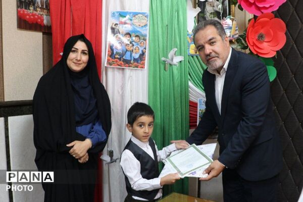 تقدیر از نو آموزان پرتلاش در پویش «مشت کوچک، بدرقه بزرگ» ناحیه دو شهرری 