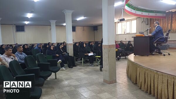 کارگاه آموزشی هوش مصنوعی با حضور جمعی از مربیان پرورشی مدارس ناحیه 2 کرج و شهرستان فردیس 