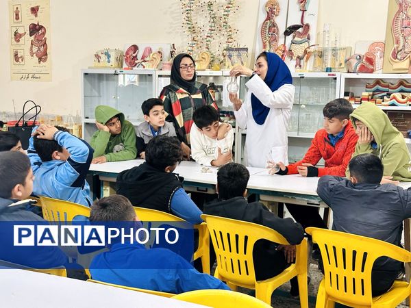 بازدید دانش‌آموزان مدرسه سما حاجی‌آباد از پژوهش‌سرای رازی در قالب طرح مهارت‌افزایی یارا