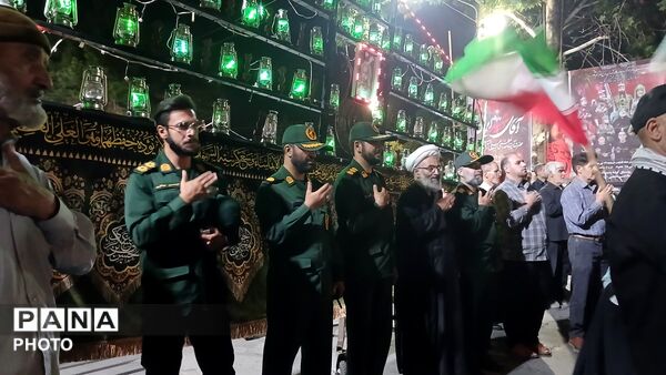 امشب نهاوندی ها پرچم ایران را به اهتزاز در آوردند