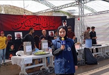 زائران به عشق امام حسین (ع) و امام رضا (ع) این راه را طی میکنند