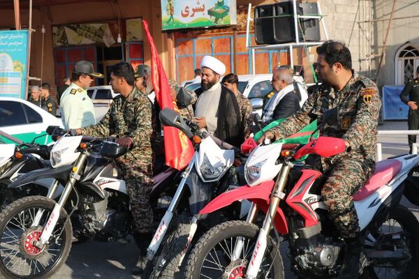 غبارروبی مقبره و مزار شهدای گمنام در شهرستان بندرخمیر