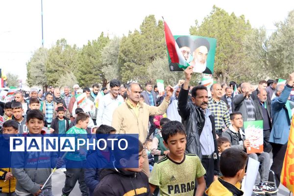 حضور پرشور دانش آموزان ابرکوه در راهپیمایی ۲۲ بهمن