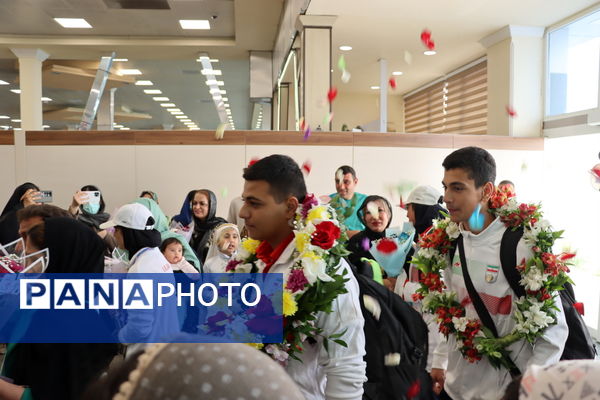 مراسم استقبال از دانش‌آموزان مدال‌آور و افتخارآفرینان المپیک دانش‌آموزی صربستان در فرودگاه بین المللی بوشهر 