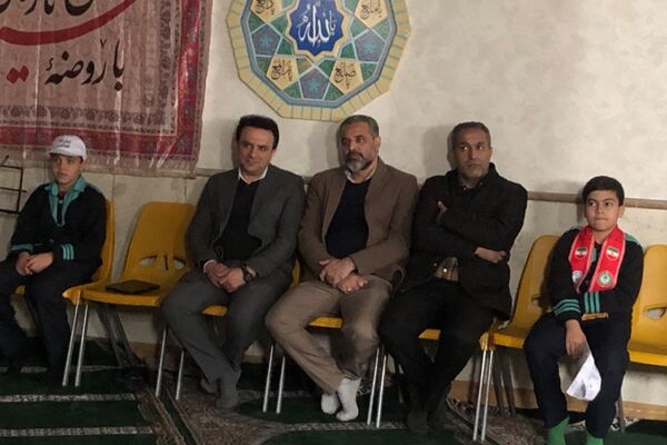 اجرای مانور یاوران انقلاب توسط دانش‌آموزان دبستان شاهد شهید قدوسی ناحیه 2 شهرری 