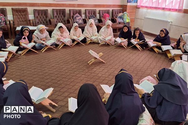 اقامه نماز، محفل انس با قرآن و به صدا در آمدن زنگ مهر و ایثار در مدارس شهرری 