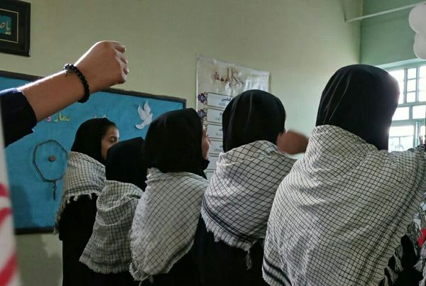 مراسم روز بصیرت و میثاق امت با ولایت در دبیرستان مرحوم میری روستای بزنجرد خلیل آباد