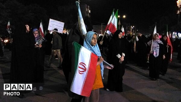 زمزمه های دعا در بلوار فضل نیشابور 