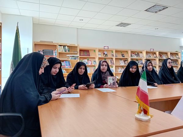 قرائت وصیت‌نامه امام خمینی(ره) در کتابخانه شهید بهشتی