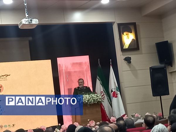 اختتامیه سومین نمایشگاه هنرهای تجسمی ایثار در قزوین