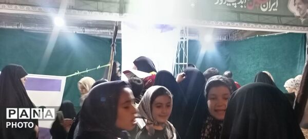 گذری بر غرفه های دهه نودی ها در نیشابور