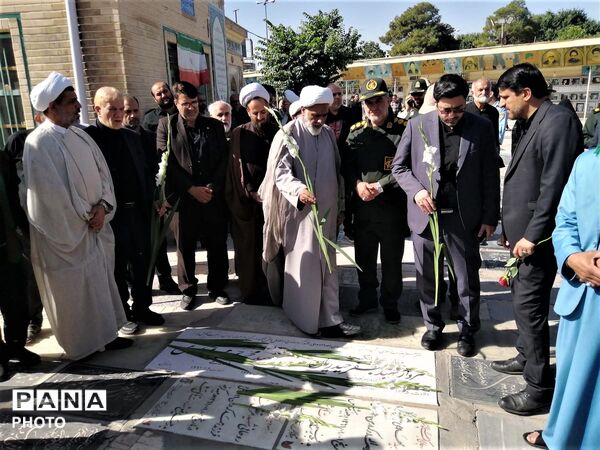 گلباران مزار شهدای حماسه آزادسازی خرمشهر در قم