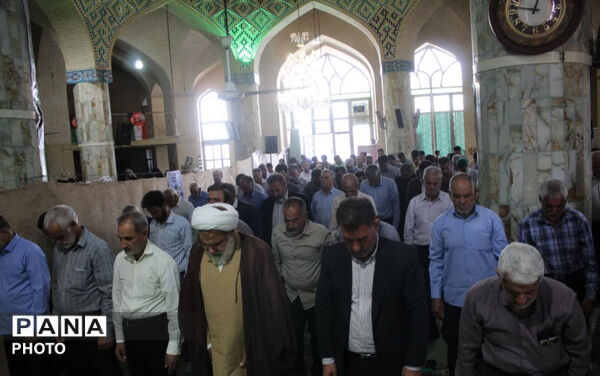 برپایی میز خدمت اداره تعاون، کار و رفاه اجتماعی در نماز جمعه شهرستان خاتم