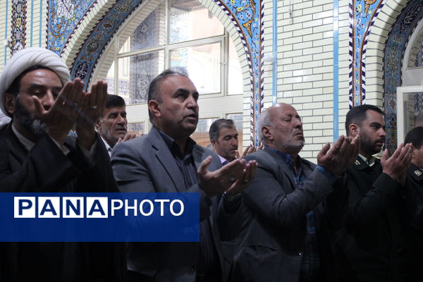 مدیرکل آموزش و پرورش استان در نماز جمعه شهربن