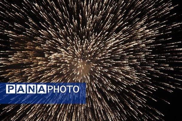 نورافشانی و گلبانگ الله اکبر در یزد، جلوه‌ای از جشن سالگرد پیروزی انقلاب