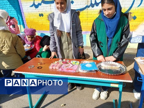 برپایی بازارچه درون مدرسه‌ای در دبستان ربابه هاشمیان یزدی شیروان