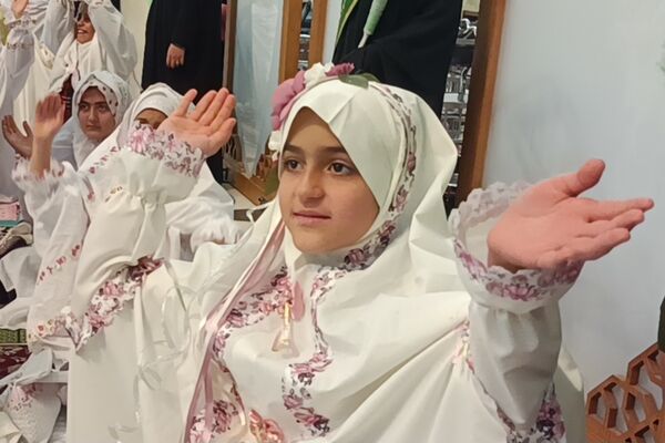 برگزاری جشن ۱۰۰۰ دانش‌آموز دختر روزه اولی در شیراز