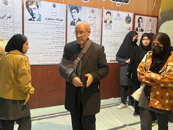 بازدید دانش‌آموزان دبیرستان فاطمه الزهرا از موزه عبرت