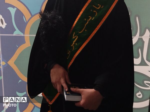 شبی که ماه دو نیم شد